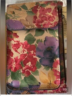 “Patricia Nash” Chiavella - French Hydrangeas Collection
Phone Case with Flap.